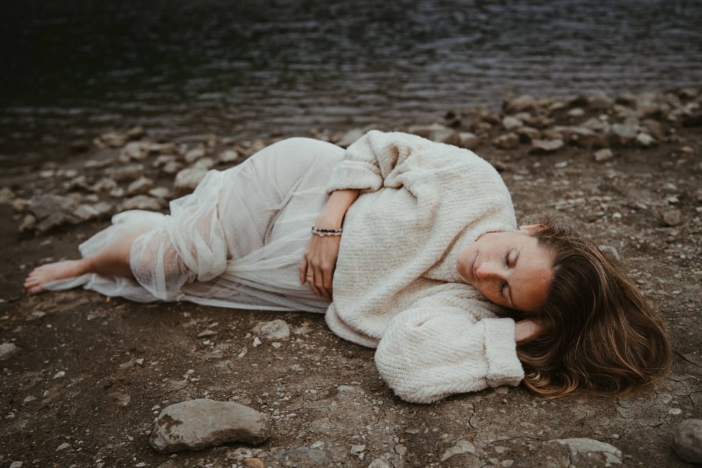 Babybauchfoto, Outdoor, Berge, See, Fluss, Biberach, Mengen, Bad Saulgau, Sigmaringen, Bodensee, Familienfotograf
