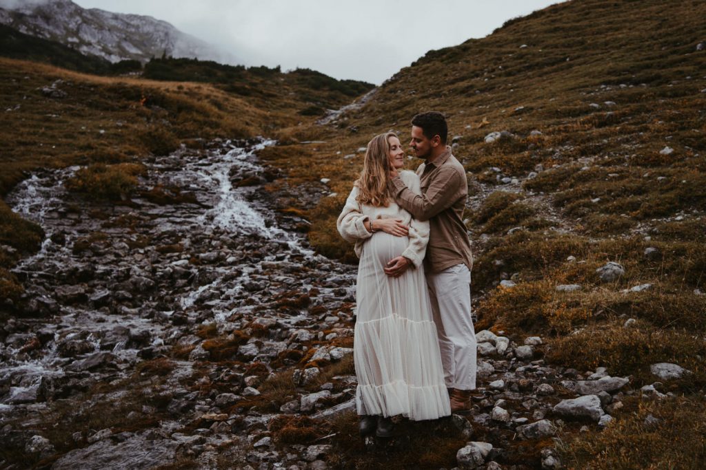 Babybauchfoto, Outdoor, Berge, See, Fluss, Biberach, Mengen, Bad Saulgau, Sigmaringen, Bodensee, Familienfotograf