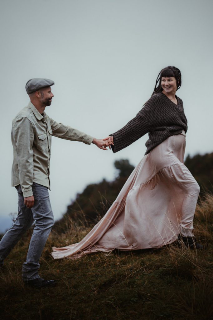 Babybauchfoto, Outdoor, Berge, See, Fluss, Biberach, Mengen, Bad Saulgau, Sigmaringen, Bodensee, Familienfotograf