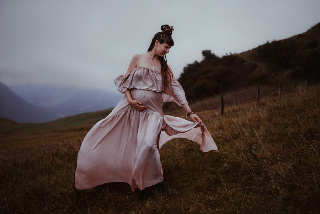 Babybauchfoto, Outdoor, Berge, See, Fluss, Biberach, Mengen, Bad Saulgau, Sigmaringen, Bodensee, Familienfotograf