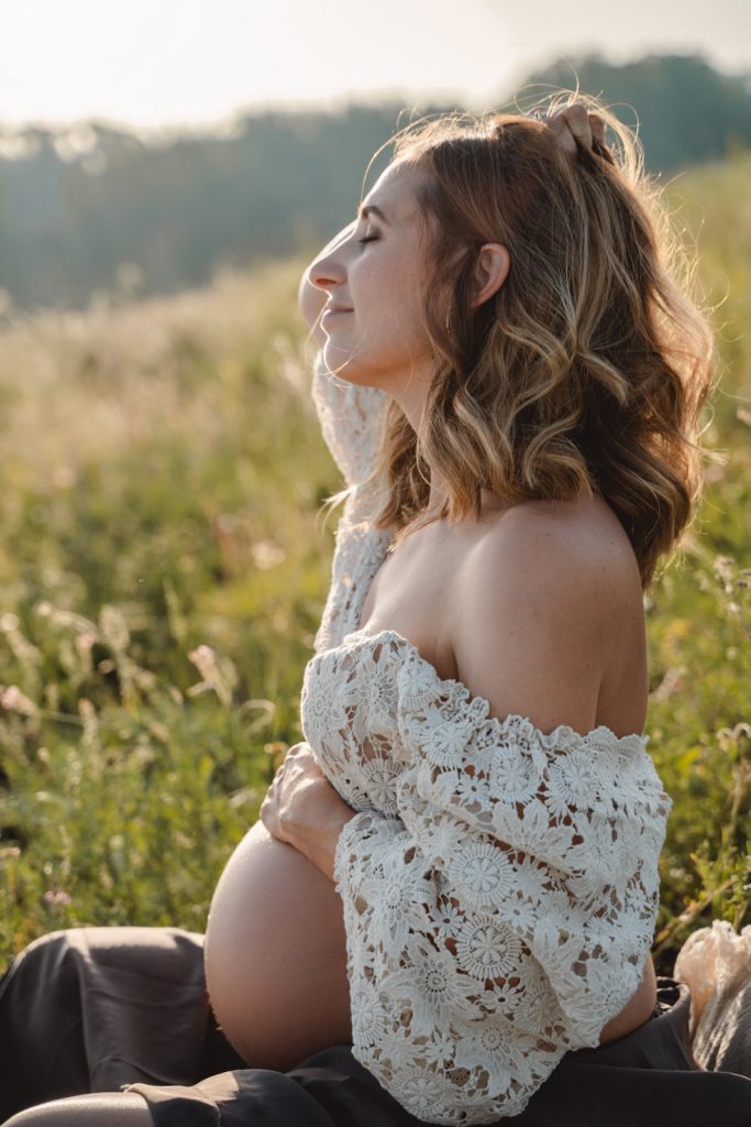Babybauchfoto, Outdoor, Berge, See, Fluss, Biberach, Mengen, Bad Saulgau, Sigmaringen, Bodensee, Familienfotograf