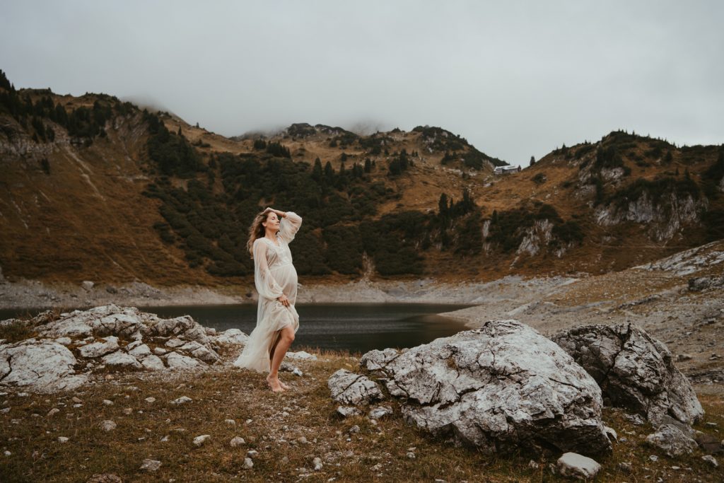 Babybauchfoto, Outdoor, Berge, See, Fluss, Biberach, Mengen, Bad Saulgau, Sigmaringen, Bodensee, Familienfotograf