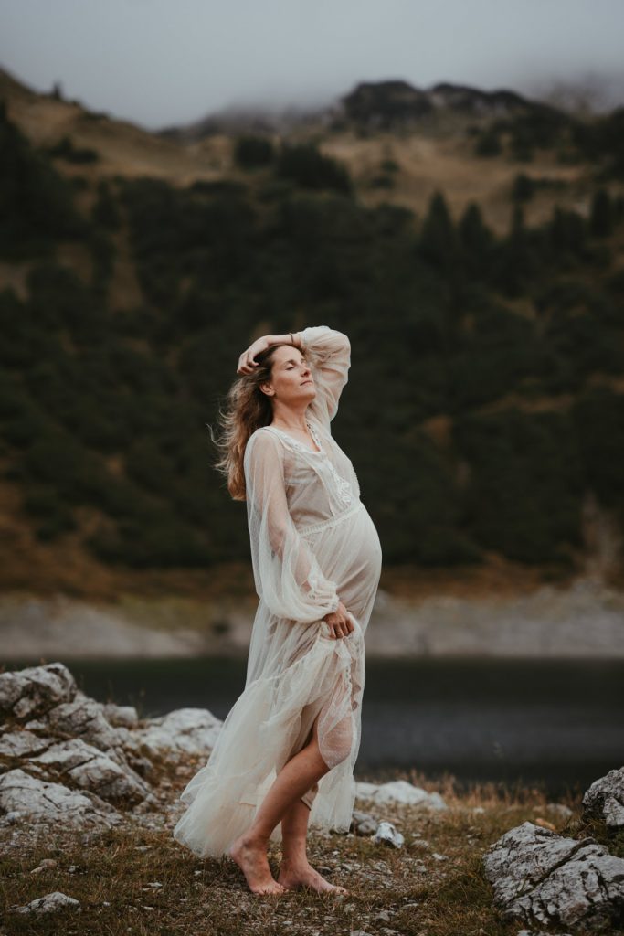 Babybauchfoto, Outdoor, Berge, See, Fluss, Biberach, Mengen, Bad Saulgau, Sigmaringen, Bodensee, Familienfotograf