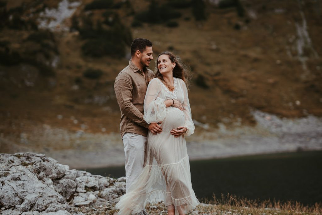 Babybauchfoto, Outdoor, Berge, See, Fluss, Biberach, Mengen, Bad Saulgau, Sigmaringen, Bodensee, Familienfotograf