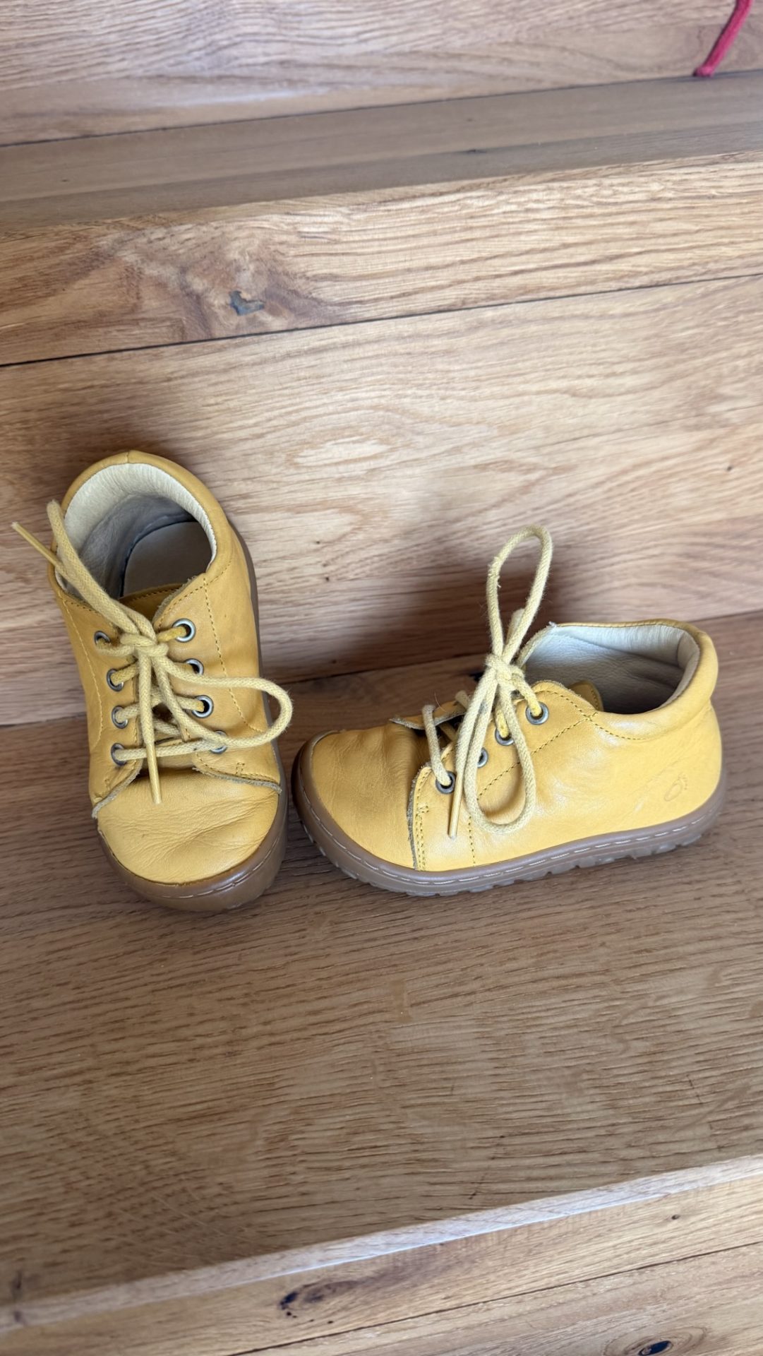 Schuhe gelb