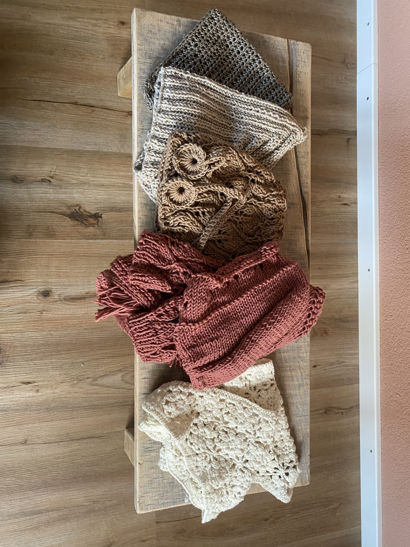 Kopftücher, Mützen, Schal